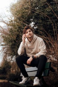 Aktiv werden im Frauen ansprechen, sich zu Hause auf die Couch setzen hilft nichts